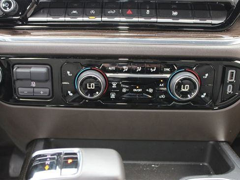 Used 2024 Chevrolet Silverado 1500 LT image 26