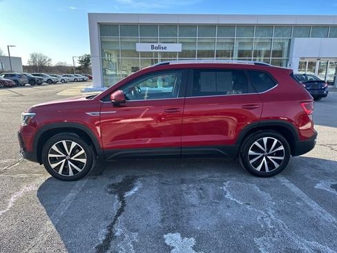 Certified 2022 Volkswagen Taos SE image 5