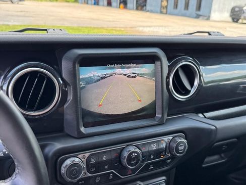 Used 2023 Jeep Wrangler Unlimited Sahara AWD/4WD image 28