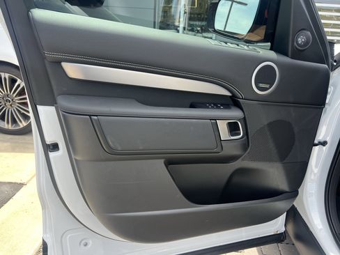 Certified 2025 Land Rover Discovery Dynamic SE AWD/4WD image 14