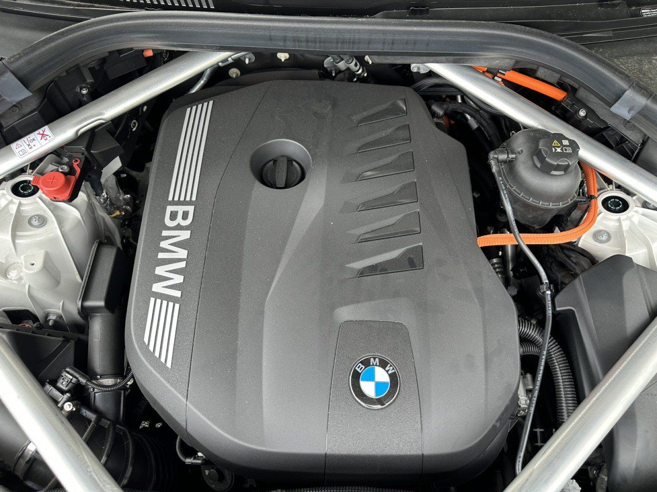 Used 2026 BMW X5 xDrive50e w/ M Sport Package AWD/4WD image 13