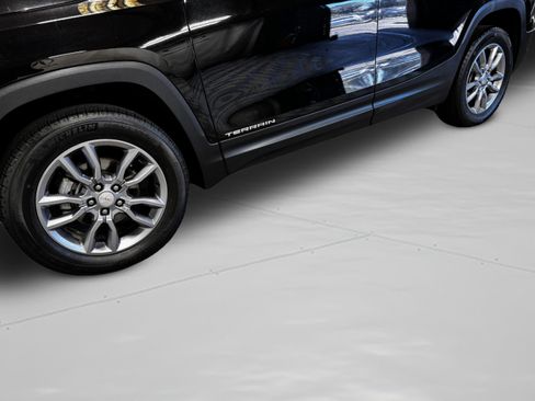 Used 2024 GMC Terrain SLT image 45