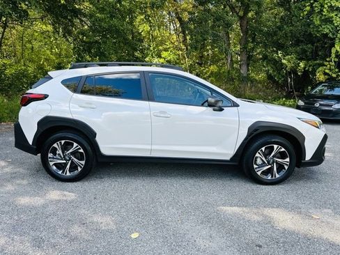 Used 2024 Subaru Crosstrek 2.0i Premium image 4