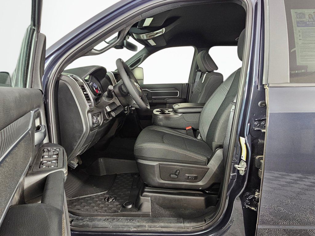 New 2026 RAM 3500 Big Horn AWD/4WD image 19