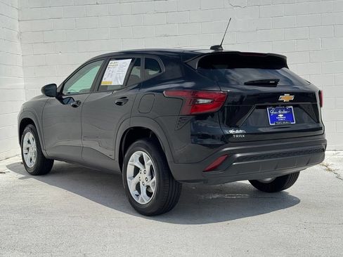 Used 2024 Chevrolet Trax LS w/ LS Convenience Package FWD image 10