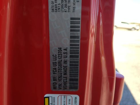 Used 2024 Jeep Gladiator Mojave w/ Technology Group image 28