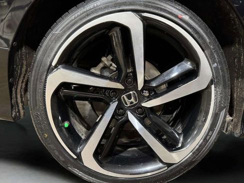 Used 2018 Honda Accord Sport image 32