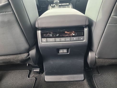Used 2025 Lexus GX 550 w/ Cold Area Package AWD/4WD image 15