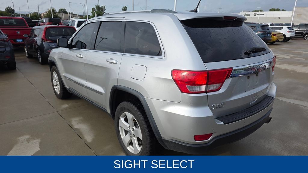 Used 2011 Jeep Grand Cherokee Laredo AWD/4WD image 3