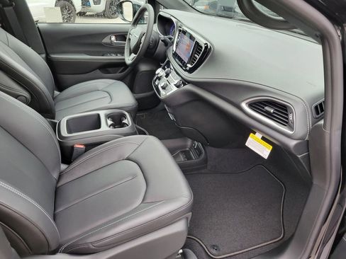 New 2026 Chrysler Pacifica Select w/ S Appearance Package AWD/4WD image 16