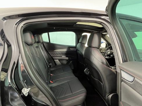 Used 2024 Maserati Grecale Trofeo image 24