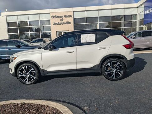Used 2021 Volvo XC40 T5 R-Design AWD/4WD image 3