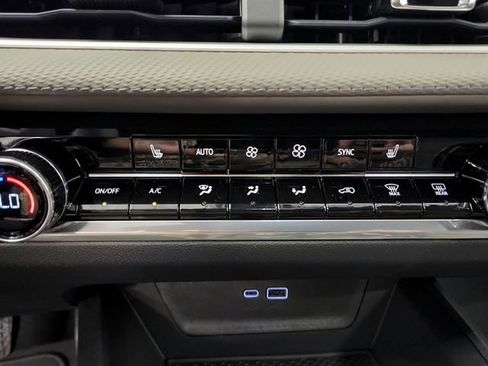 New 2026 Chevrolet Equinox LT w/ Convenience Package II FWD image 25