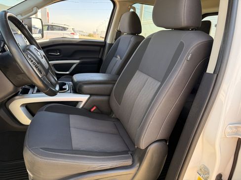 Used 2021 Nissan Titan SV w/ SV Convenience Package image 24
