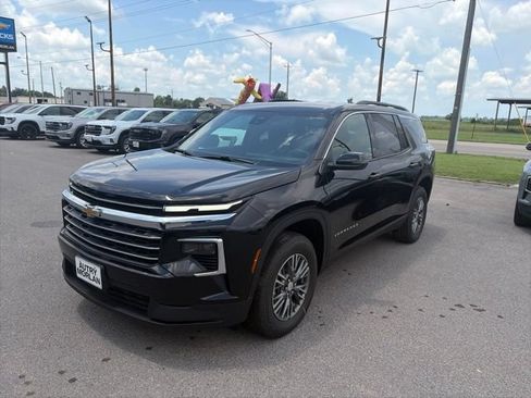 New 2026 Chevrolet Traverse LT w/ LPO, Floor Liner Package FWD image 2