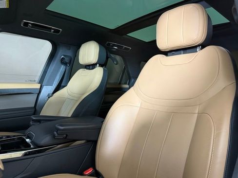 Used 2025 Land Rover Range Rover Sport Dynamic SE image 15