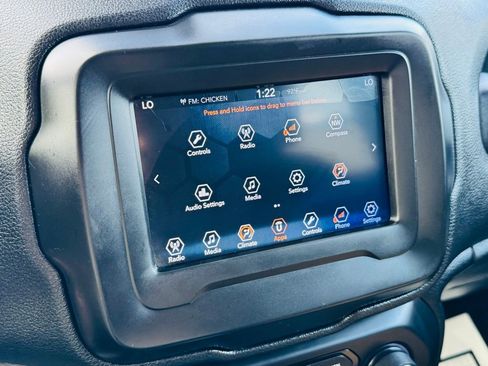 Used 2018 Jeep Renegade Latitude w/ Cold Weather Group image 22