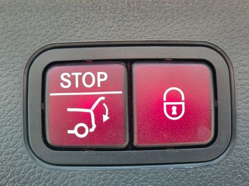 Used 2020 Mercedes-Benz GLC 300 4MATIC image 33