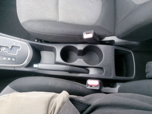 Used 2012 Hyundai Accent GS FWD image 13