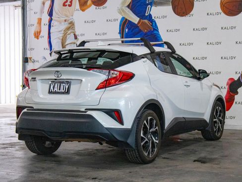 Used 2021 Toyota C-HR XLE FWD image 24