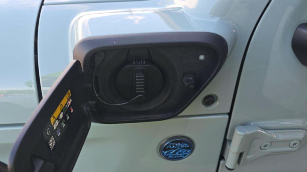 Used 2023 Jeep Wrangler Unlimited w/ 8.4" Radio Group AWD/4WD image 22