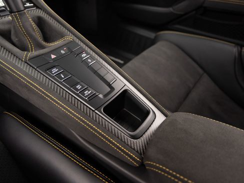 Certified 2025 Porsche 718 Cayman GT4 RS RWD image 18