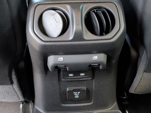 Used 2025 Jeep Gladiator Rubicon AWD/4WD image 25