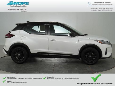 Used 2023 Nissan Kicks SR w/ SR Premium Package FWD image 3
