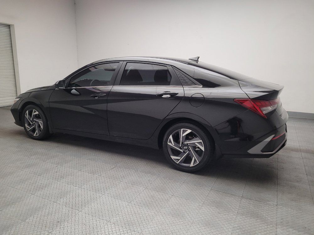 Used 2025 Hyundai Elantra SEL FWD image 3