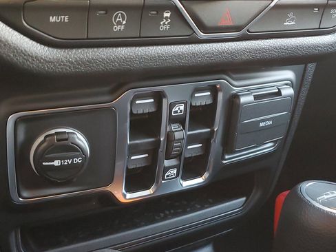 New 2025 Jeep Gladiator Sport image 25