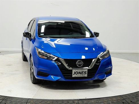 Used 2022 Nissan Versa SR w/ Convenience Package image 2