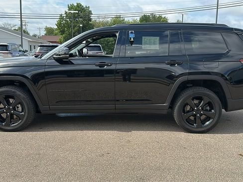 Used 2022 Jeep Grand Cherokee L Laredo AWD/4WD image 4