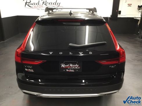 Used 2020 Volvo V90 T6 Cross Country image 9