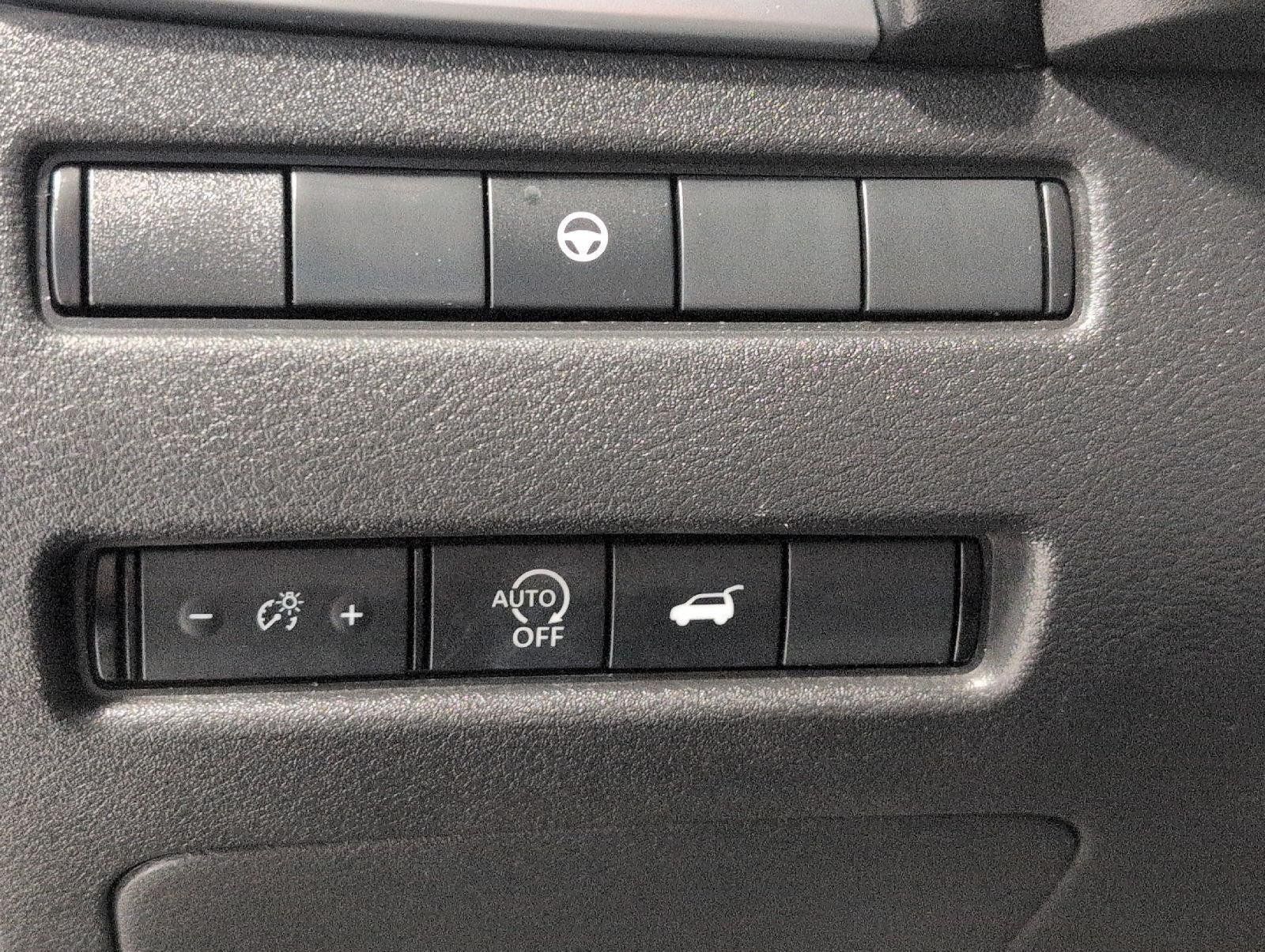 Used 2025 Nissan Rogue SV AWD/4WD image 10