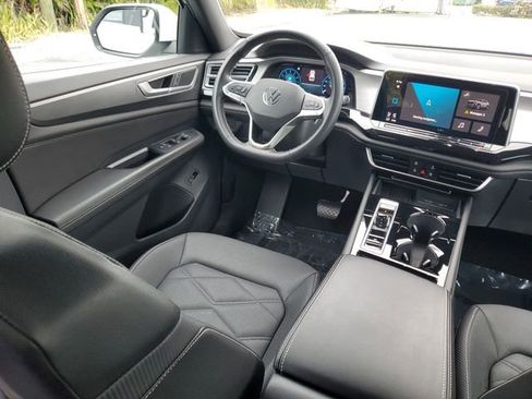 Used 2025 Volkswagen Atlas Cross Sport SE image 21