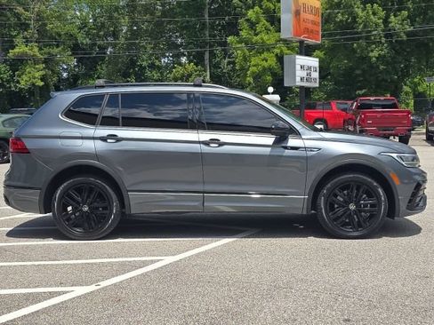 Used 2022 Volkswagen Tiguan SE R-Line AWD/4WD image 6