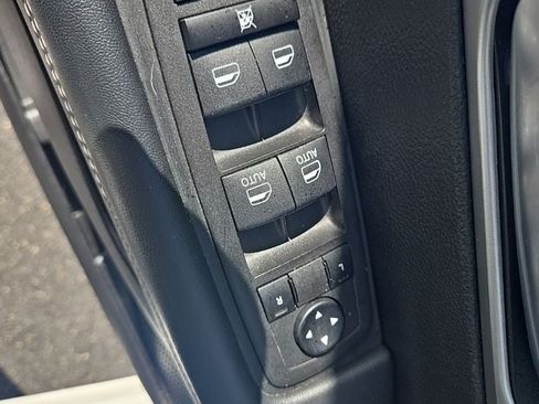 Used 2024 Chrysler Pacifica Limited FWD image 10