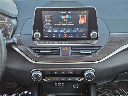 Used 2024 Nissan Altima 2.5 SV image 12