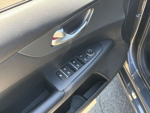 Used 2021 Kia Forte LXS FWD image 11
