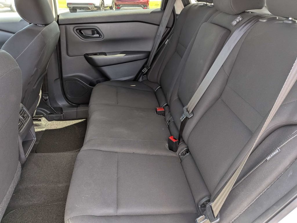 Used 2024 Nissan Rogue S FWD image 13