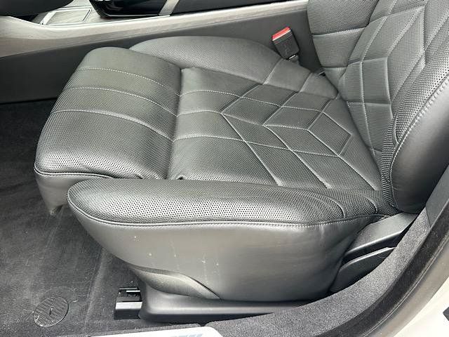 Used 2023 BMW 760i xDrive AWD/4WD image 18