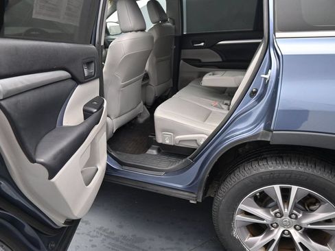 Used 2015 Toyota Highlander XLE FWD image 21