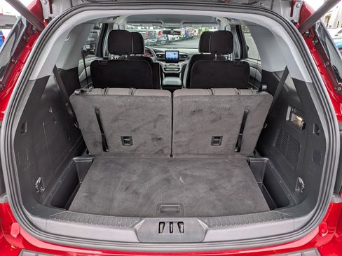 Used 2023 Ford Explorer XLT image 16