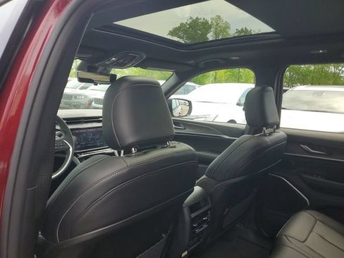 New 2026 Jeep Grand Cherokee Limited AWD/4WD image 11