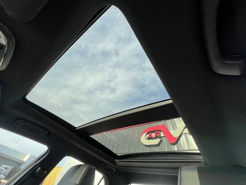 Used 2015 Chrysler 300 C Platinum image 26