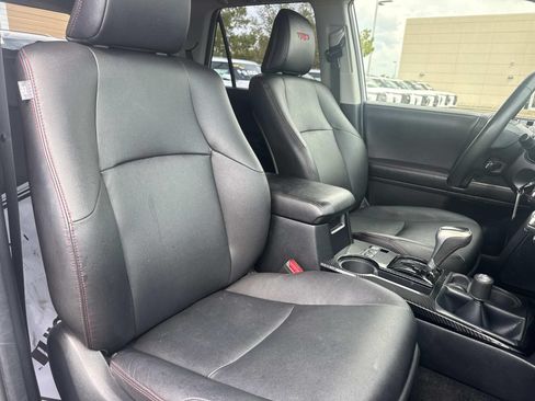 Used 2018 Toyota 4Runner TRD Off-Road Premium AWD/4WD image 13