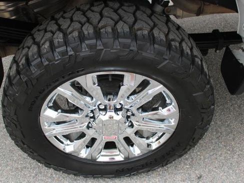 Used 2021 Chevrolet Silverado 2500 LT w/ Z71 Off-Road Package AWD/4WD image 17