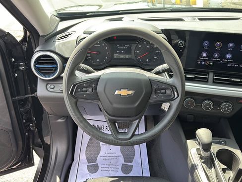 Used 2024 Chevrolet Trax LS FWD image 9