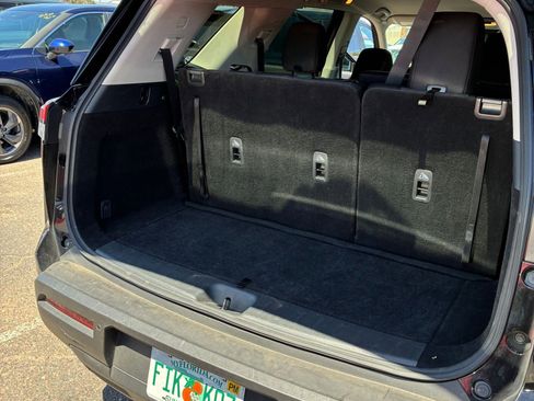 Used 2025 Nissan Pathfinder SV image 14