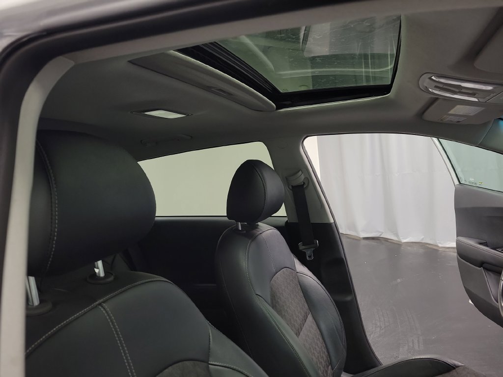 Used 2021 Kia Niro Touring FWD image 35
